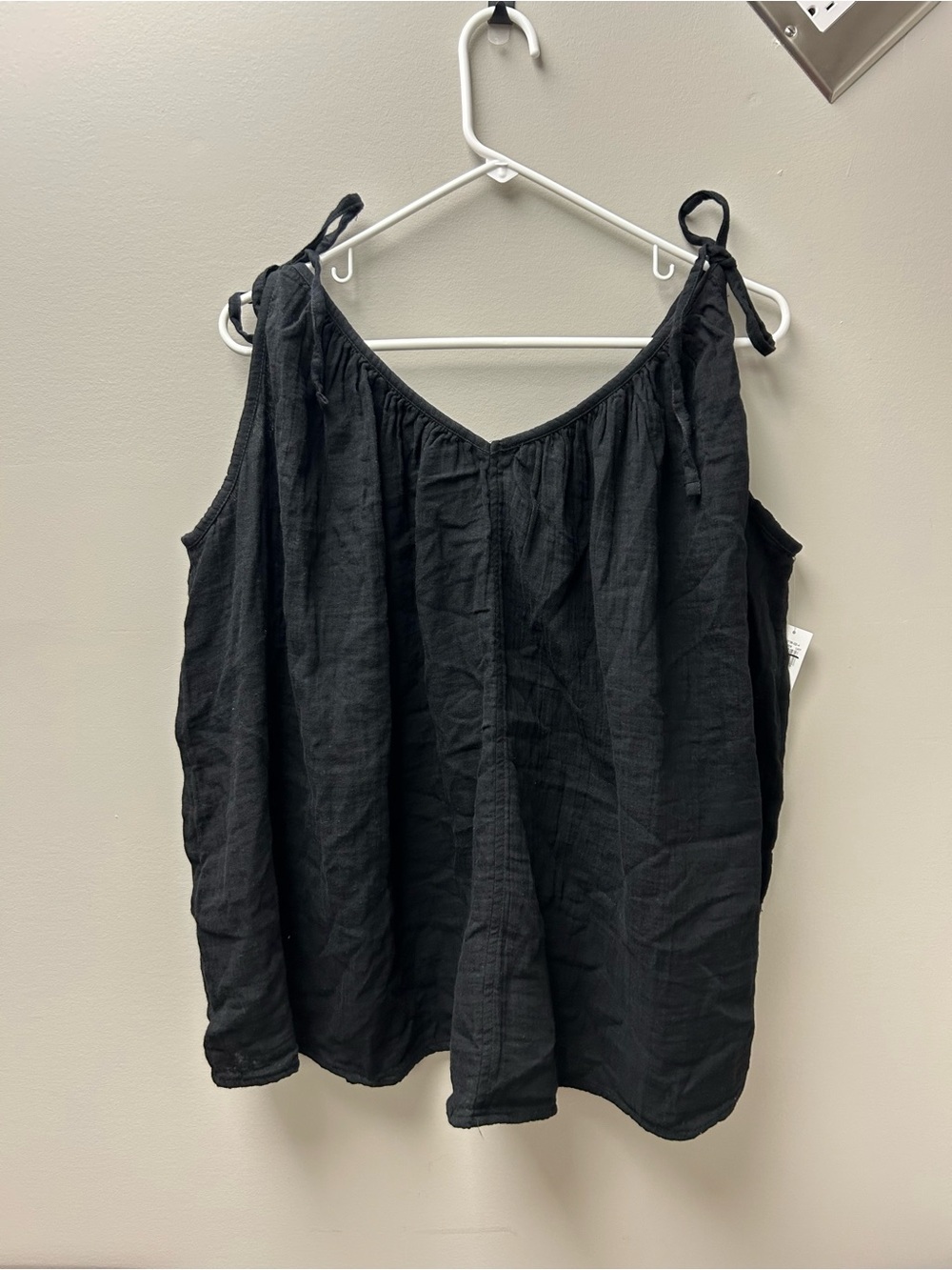 Old Navy Women’s Tie Shoulder Black Tank Top
